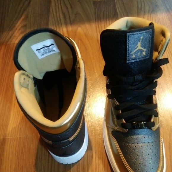 Jordan 1 retro BHM (GS) 2017 - Picture 2 of 4